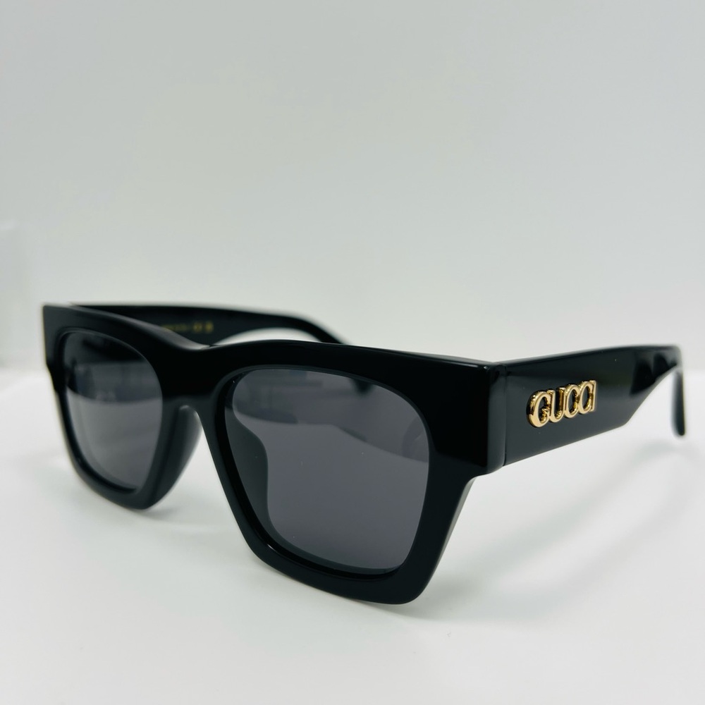 Gucci GG1835S 001 Black Sunglasses with Gold Logo - Picture 2 of 4